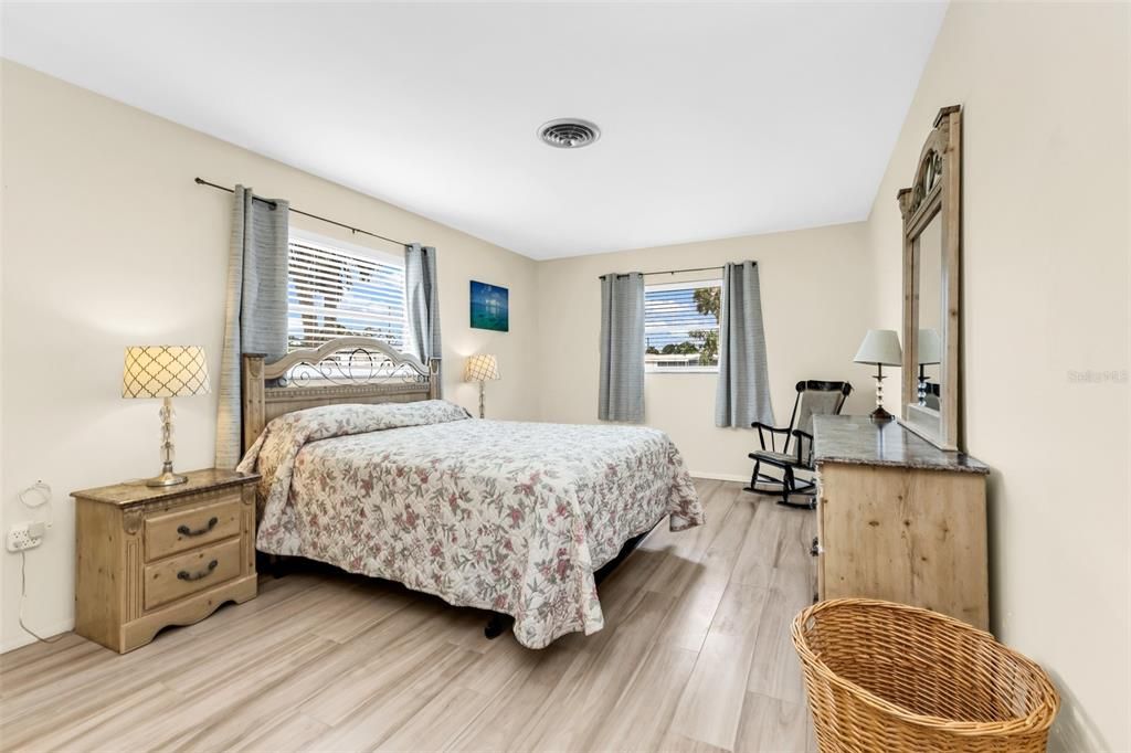 For Sale: $232,000 (2 beds, 2 baths, 1303 Square Feet)
