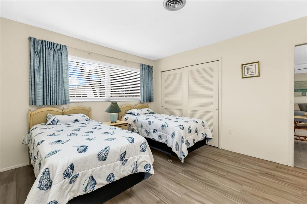 For Sale: $232,000 (2 beds, 2 baths, 1303 Square Feet)