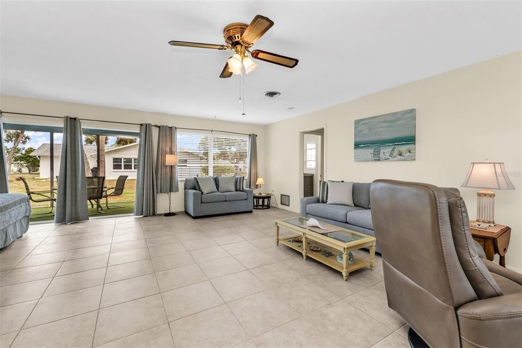 For Sale: $232,000 (2 beds, 2 baths, 1303 Square Feet)