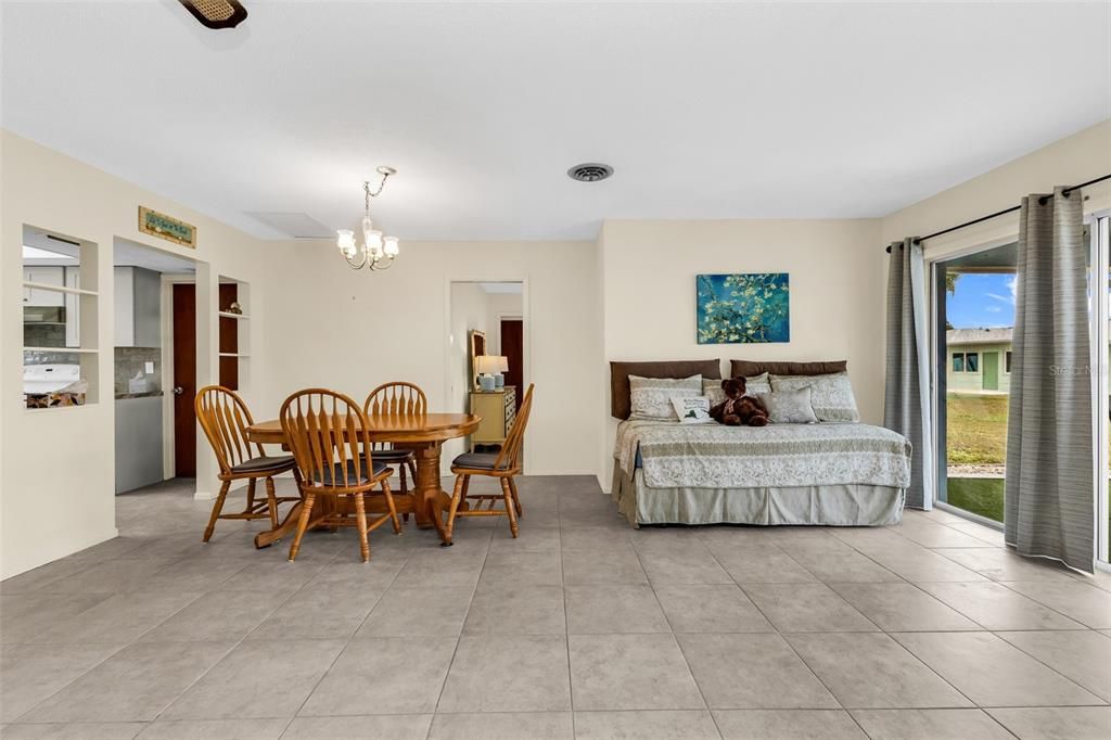 For Sale: $232,000 (2 beds, 2 baths, 1303 Square Feet)