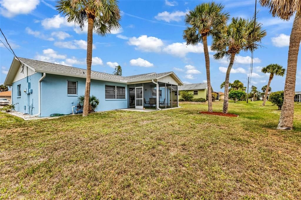 For Sale: $232,000 (2 beds, 2 baths, 1303 Square Feet)