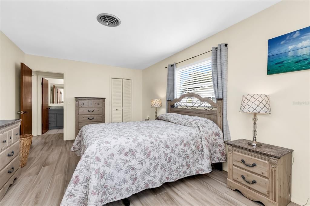 For Sale: $232,000 (2 beds, 2 baths, 1303 Square Feet)