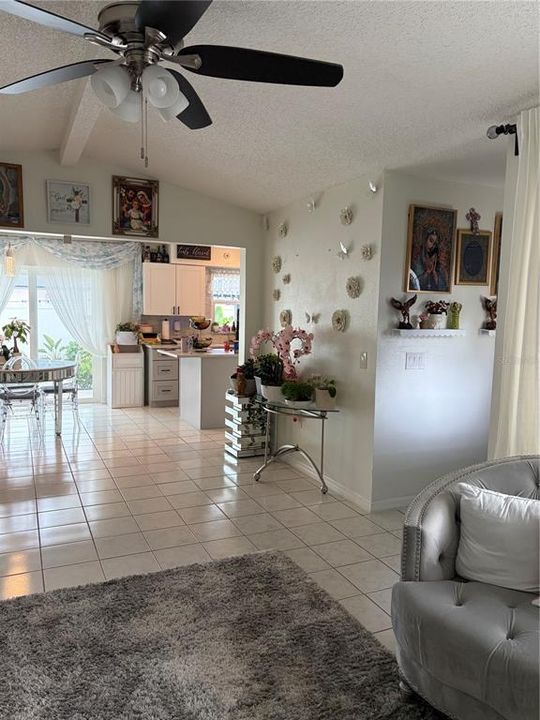 En Venta: $325,000 (3 camas, 2 baños, 1232 Pies cuadrados)