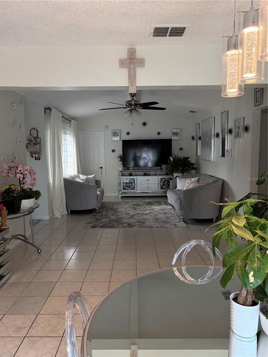 En Venta: $325,000 (3 camas, 2 baños, 1232 Pies cuadrados)