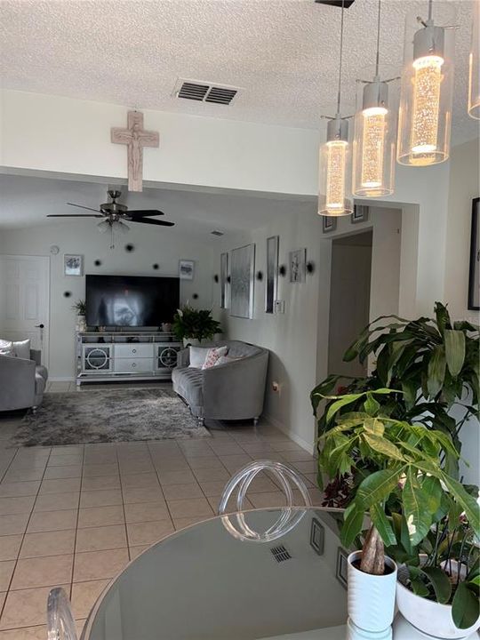En Venta: $325,000 (3 camas, 2 baños, 1232 Pies cuadrados)