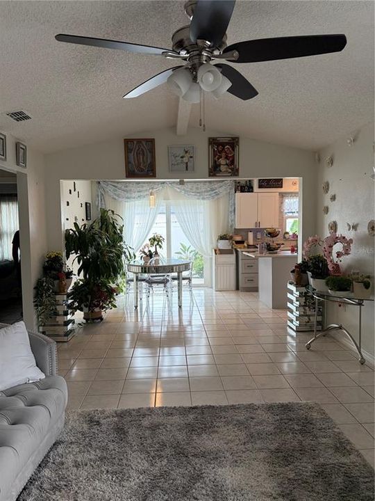 En Venta: $325,000 (3 camas, 2 baños, 1232 Pies cuadrados)