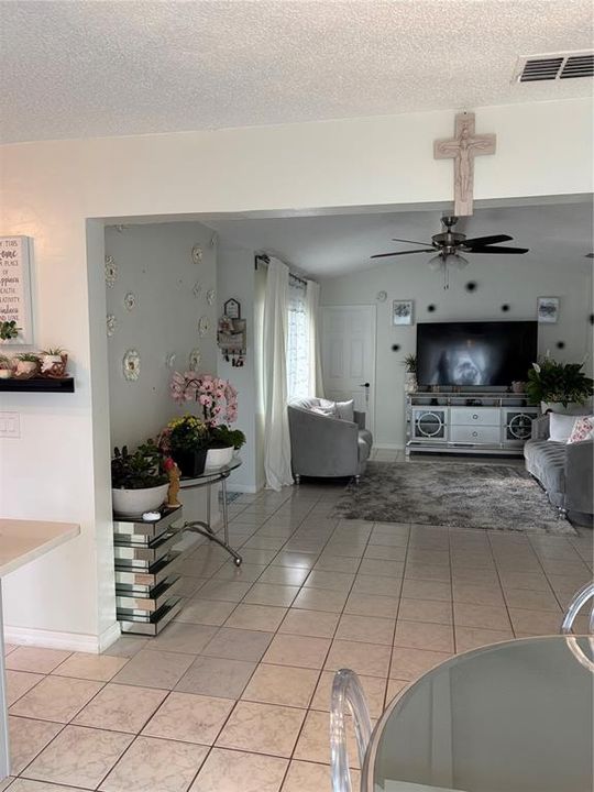 En Venta: $325,000 (3 camas, 2 baños, 1232 Pies cuadrados)