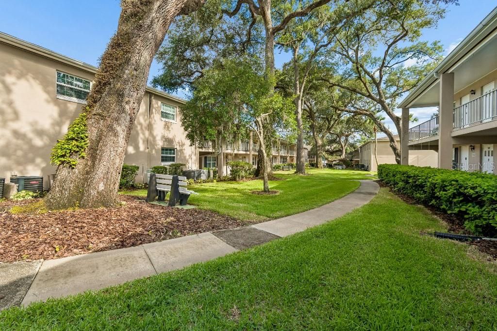 For Sale: $259,999 (2 beds, 2 baths, 956 Square Feet)