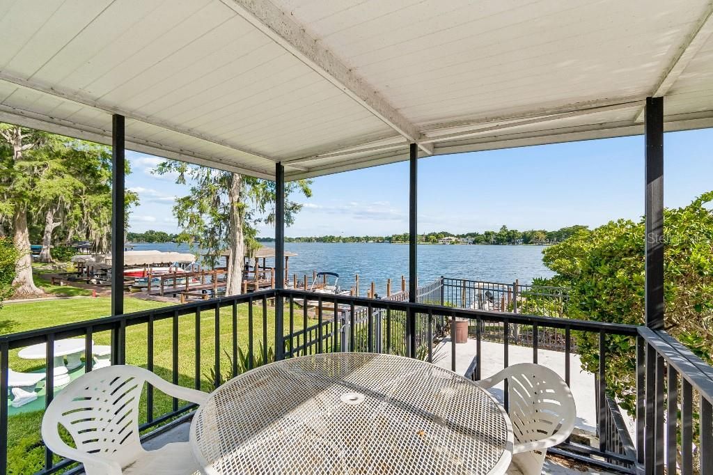 For Sale: $259,999 (2 beds, 2 baths, 956 Square Feet)