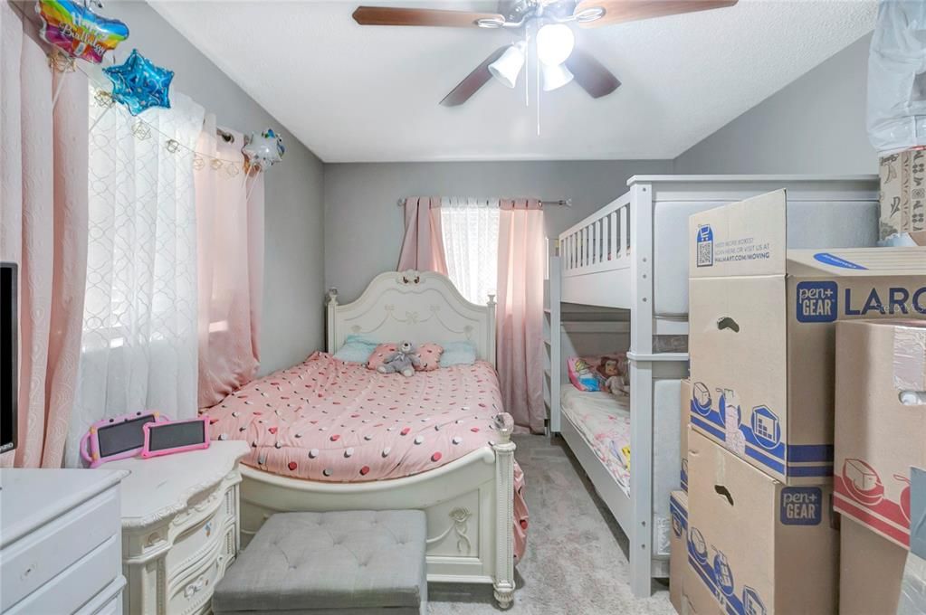 На продажу: $329,000 (3 спален, 1 ванн, 1050 Квадратных фут)