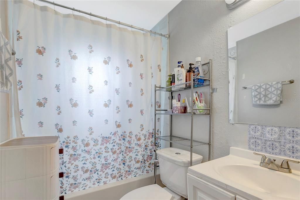 На продажу: $329,000 (3 спален, 1 ванн, 1050 Квадратных фут)