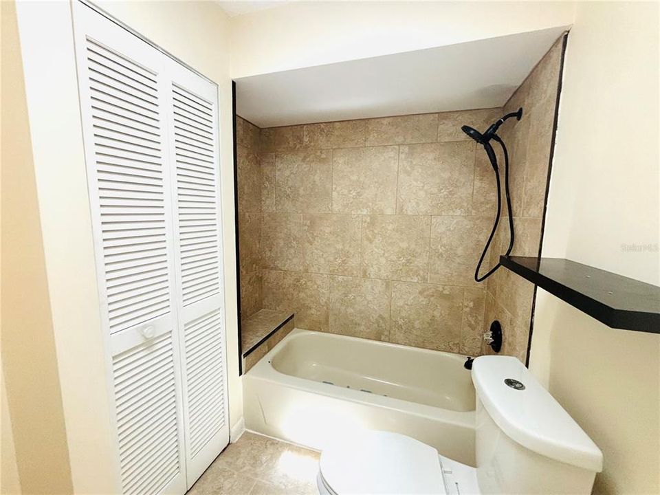 For Sale: $289,000 (3 beds, 2 baths, 1265 Square Feet)