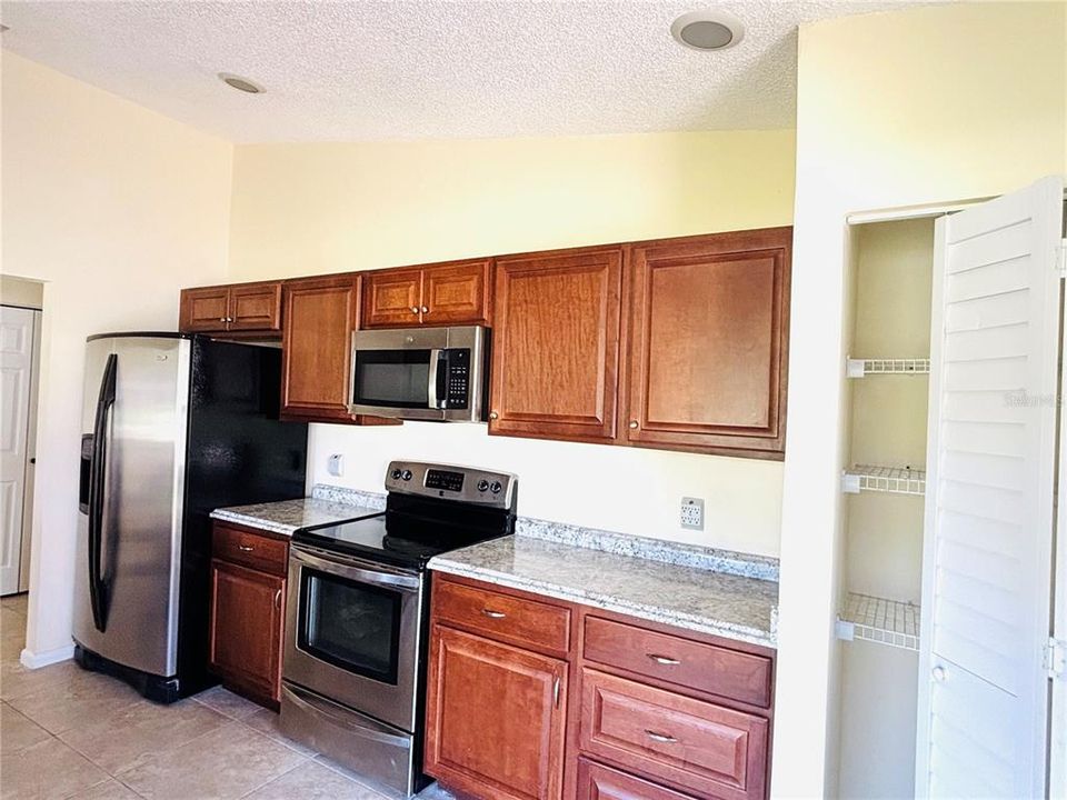 For Sale: $289,000 (3 beds, 2 baths, 1265 Square Feet)