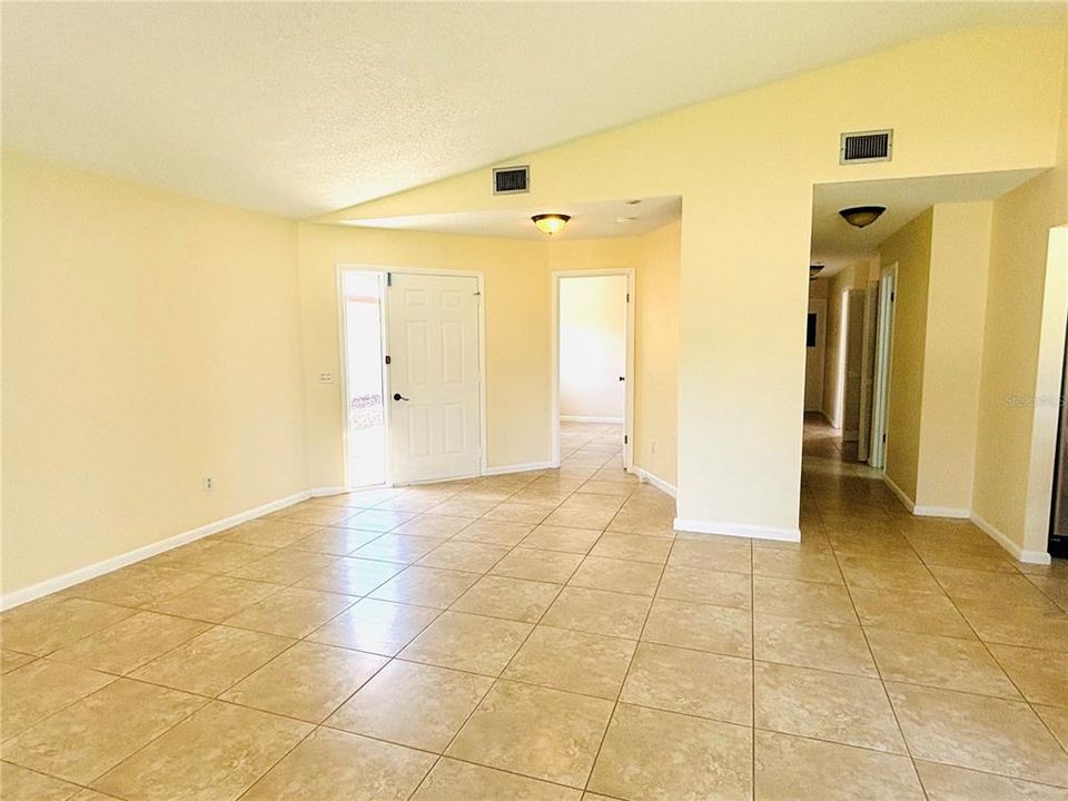 For Sale: $289,000 (3 beds, 2 baths, 1265 Square Feet)
