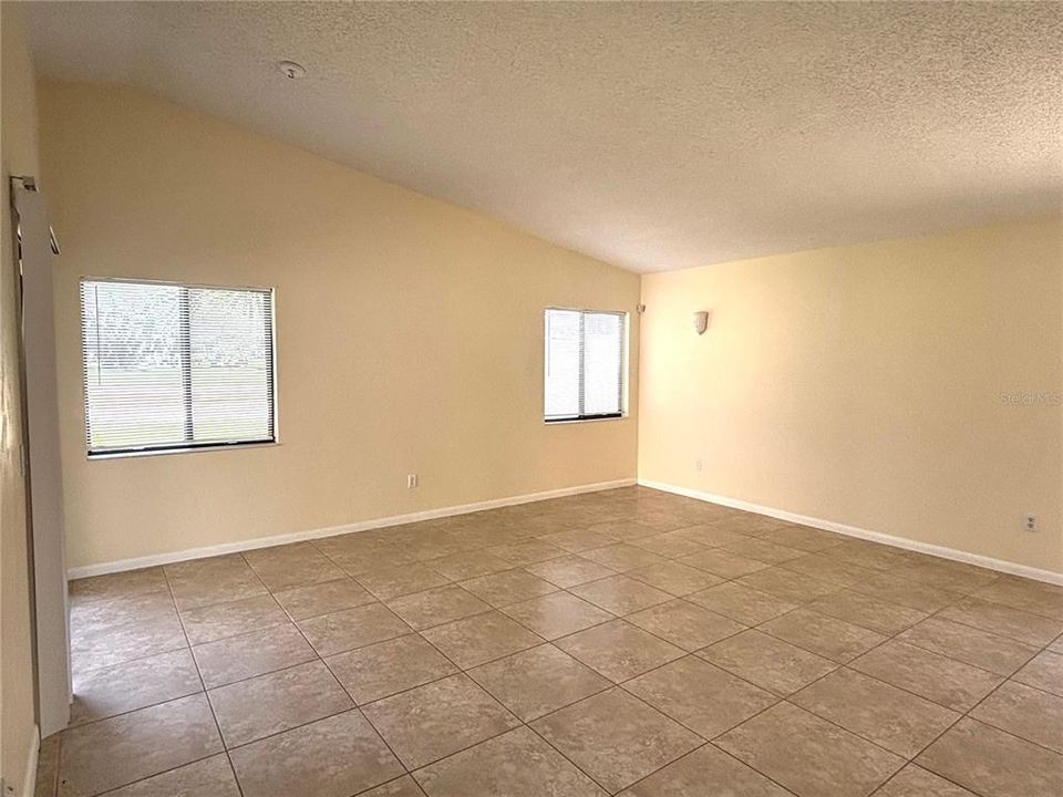 For Sale: $289,000 (3 beds, 2 baths, 1265 Square Feet)