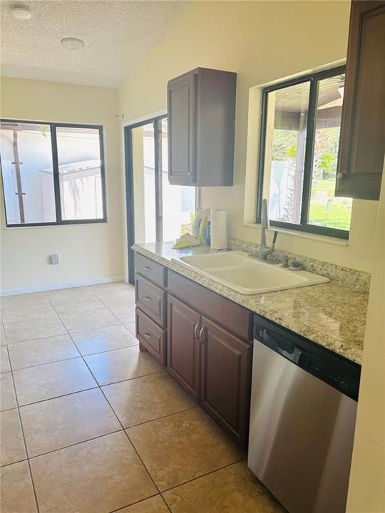 For Sale: $289,000 (3 beds, 2 baths, 1265 Square Feet)