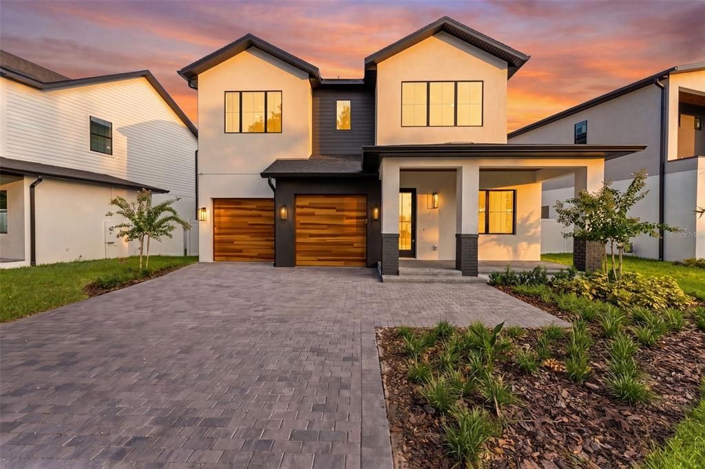 Activo con contrato: $1,290,000 (4 camas, 4 baños, 3090 Pies cuadrados)