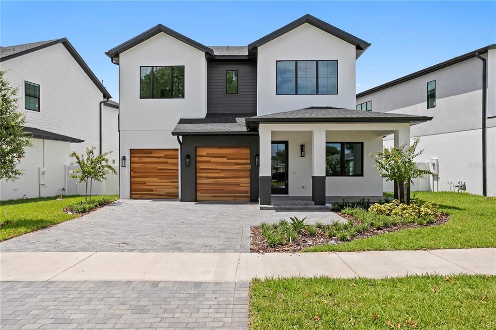 Activo con contrato: $1,290,000 (4 camas, 4 baños, 3090 Pies cuadrados)