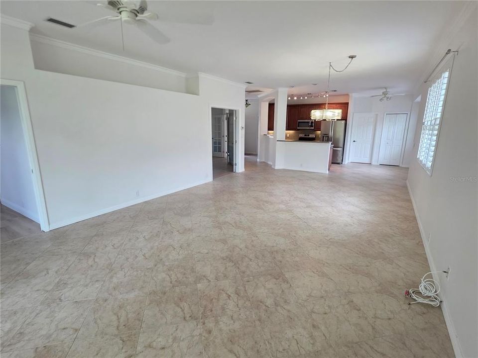For Sale: $329,900 (2 beds, 2 baths, 1825 Square Feet)