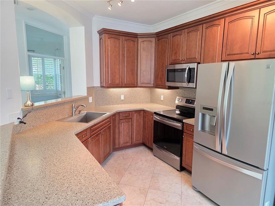 For Sale: $329,900 (2 beds, 2 baths, 1825 Square Feet)