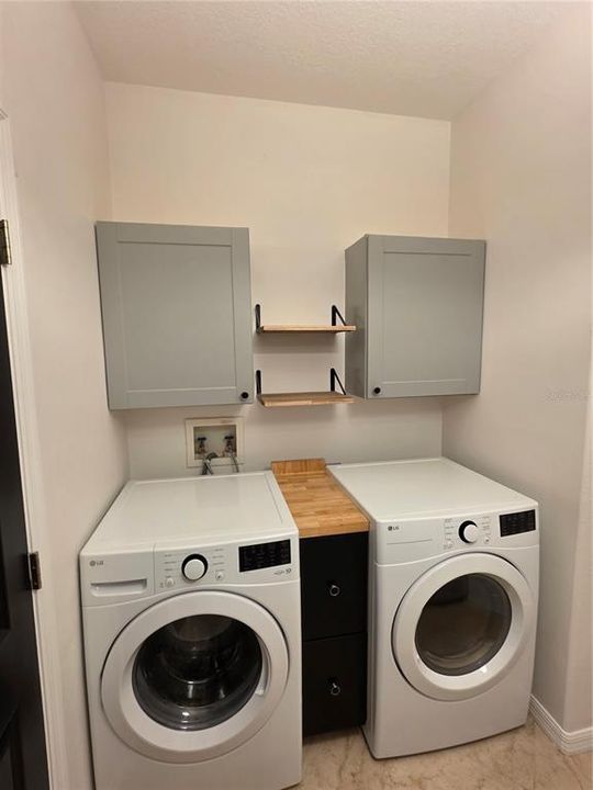 For Sale: $329,900 (2 beds, 2 baths, 1825 Square Feet)