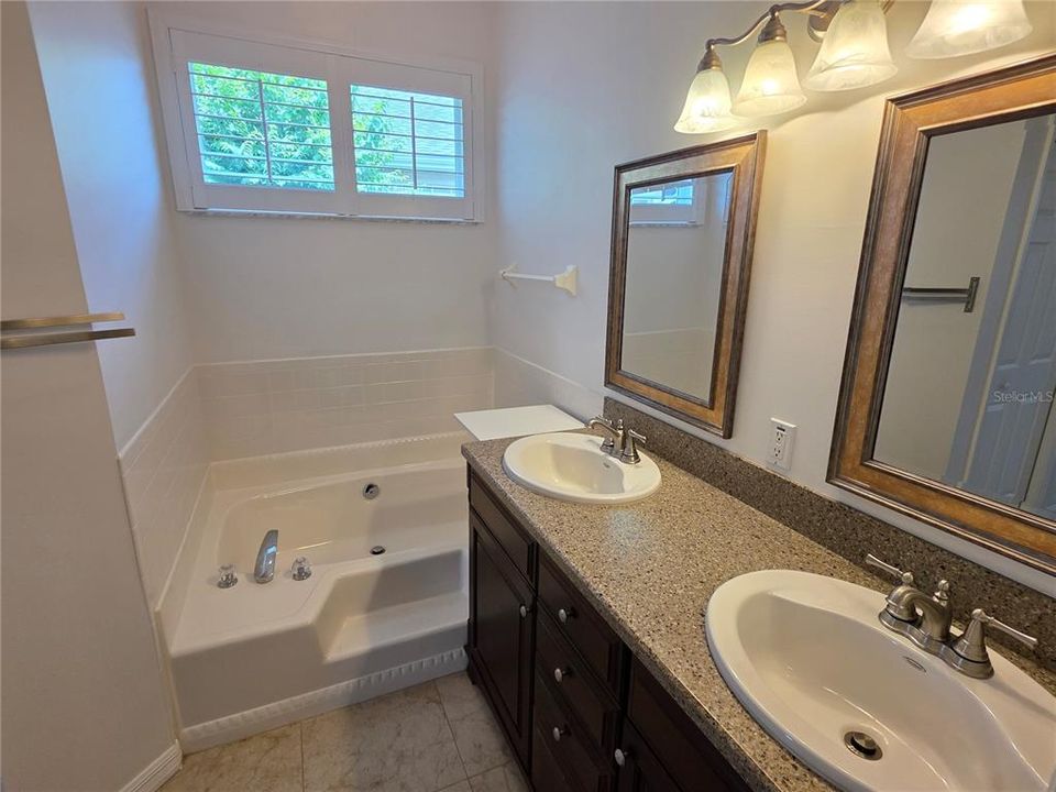 For Sale: $329,900 (2 beds, 2 baths, 1825 Square Feet)