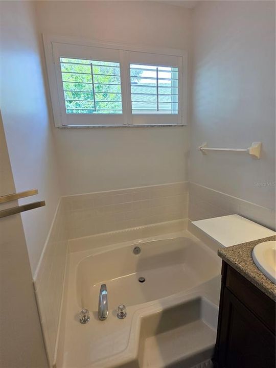For Sale: $329,900 (2 beds, 2 baths, 1825 Square Feet)