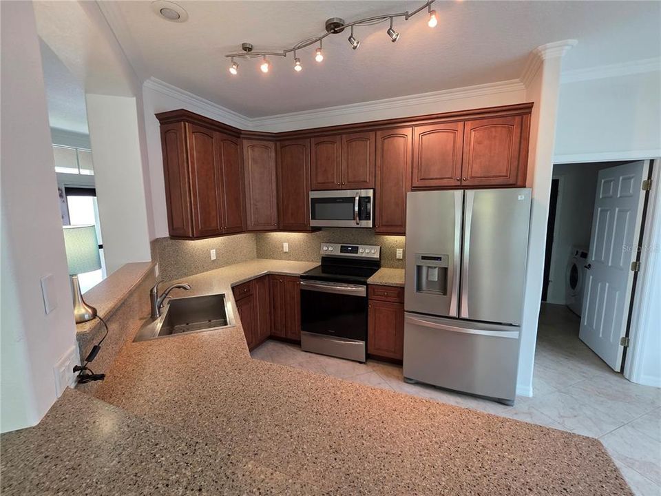For Sale: $329,900 (2 beds, 2 baths, 1825 Square Feet)