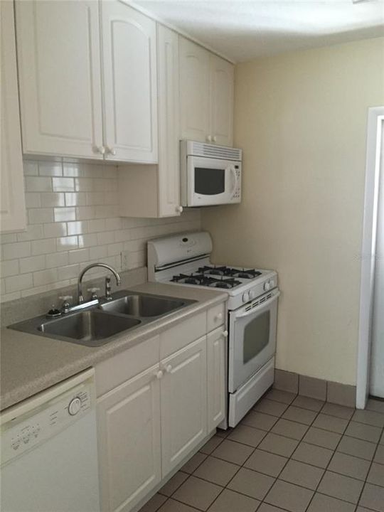 For Rent: $1,395 (3 beds, 1 baths, 798 Square Feet)