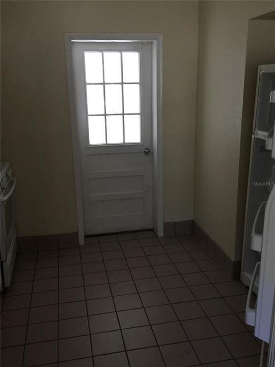 For Rent: $1,395 (3 beds, 1 baths, 798 Square Feet)