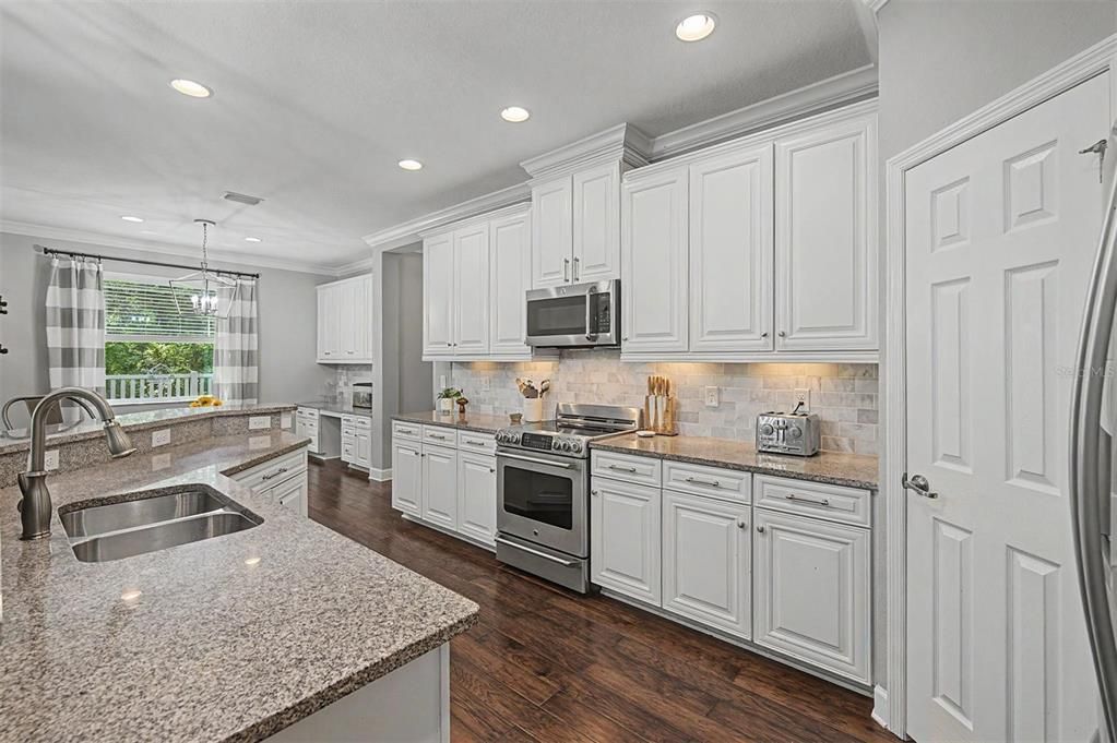 For Sale: $790,000 (4 beds, 3 baths, 3293 Square Feet)