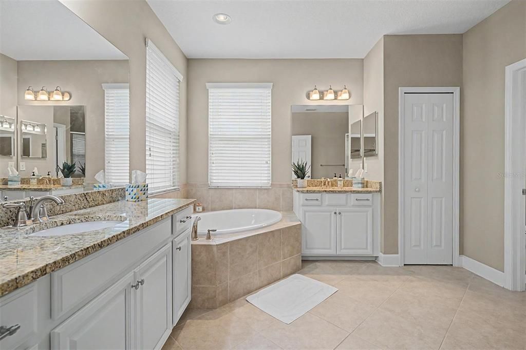 For Sale: $790,000 (4 beds, 3 baths, 3293 Square Feet)