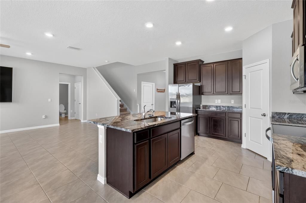 For Sale: $474,000 (4 beds, 3 baths, 2756 Square Feet)