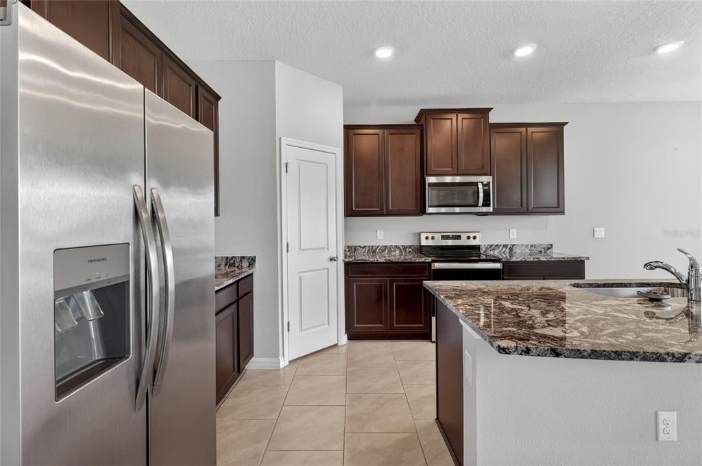 For Sale: $474,000 (4 beds, 3 baths, 2756 Square Feet)