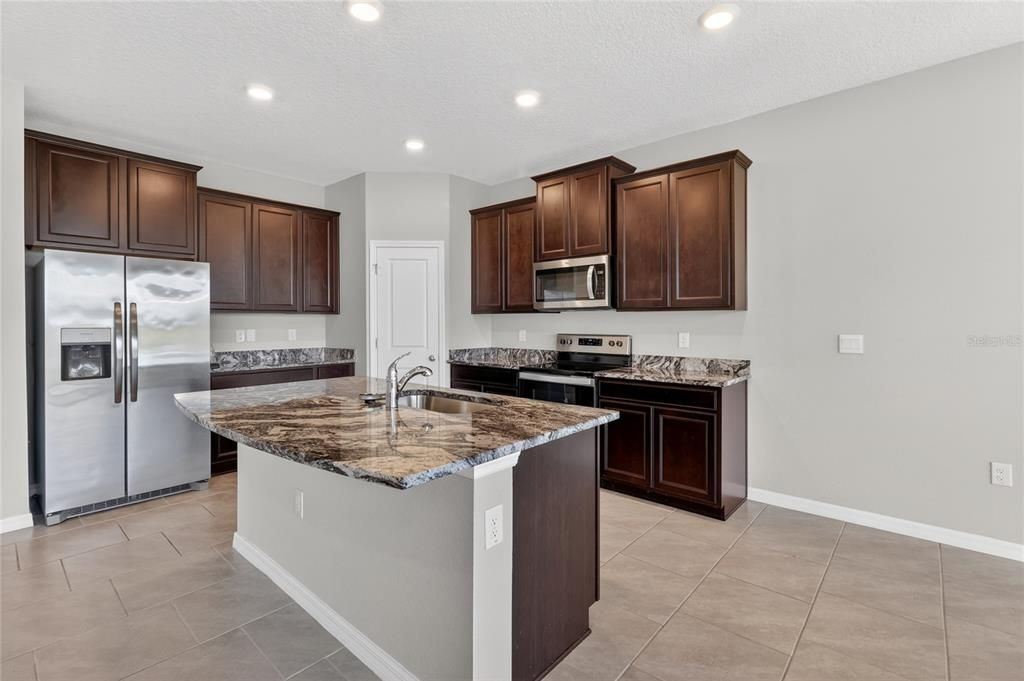 For Sale: $474,000 (4 beds, 3 baths, 2756 Square Feet)