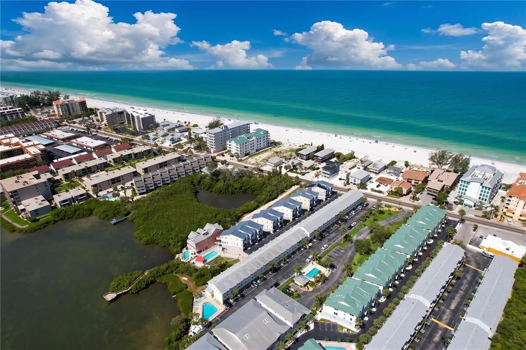 For Sale: $424,900 (2 beds, 2 baths, 1080 Square Feet)