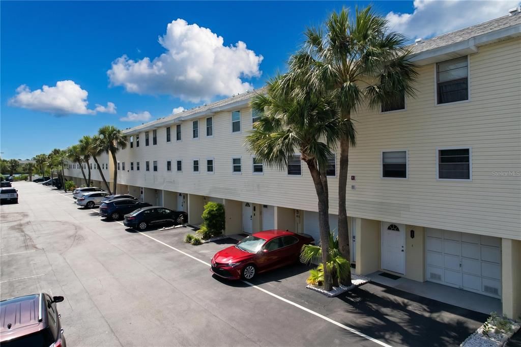 For Sale: $424,900 (2 beds, 2 baths, 1080 Square Feet)