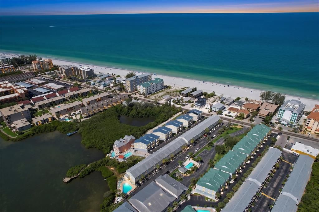 For Sale: $424,900 (2 beds, 2 baths, 1080 Square Feet)