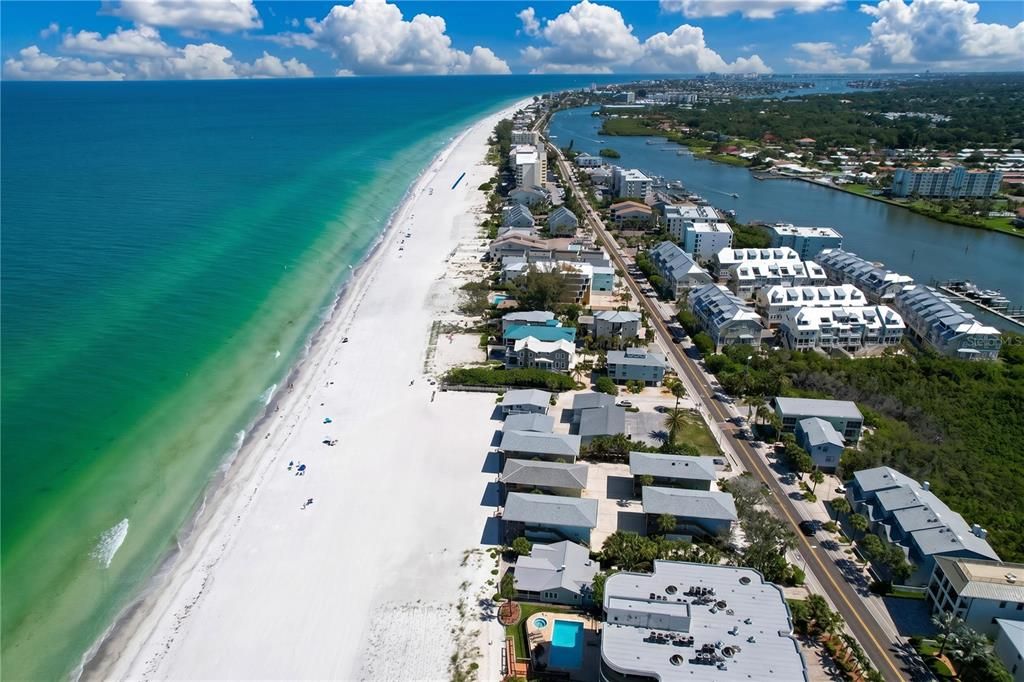 For Sale: $424,900 (2 beds, 2 baths, 1080 Square Feet)