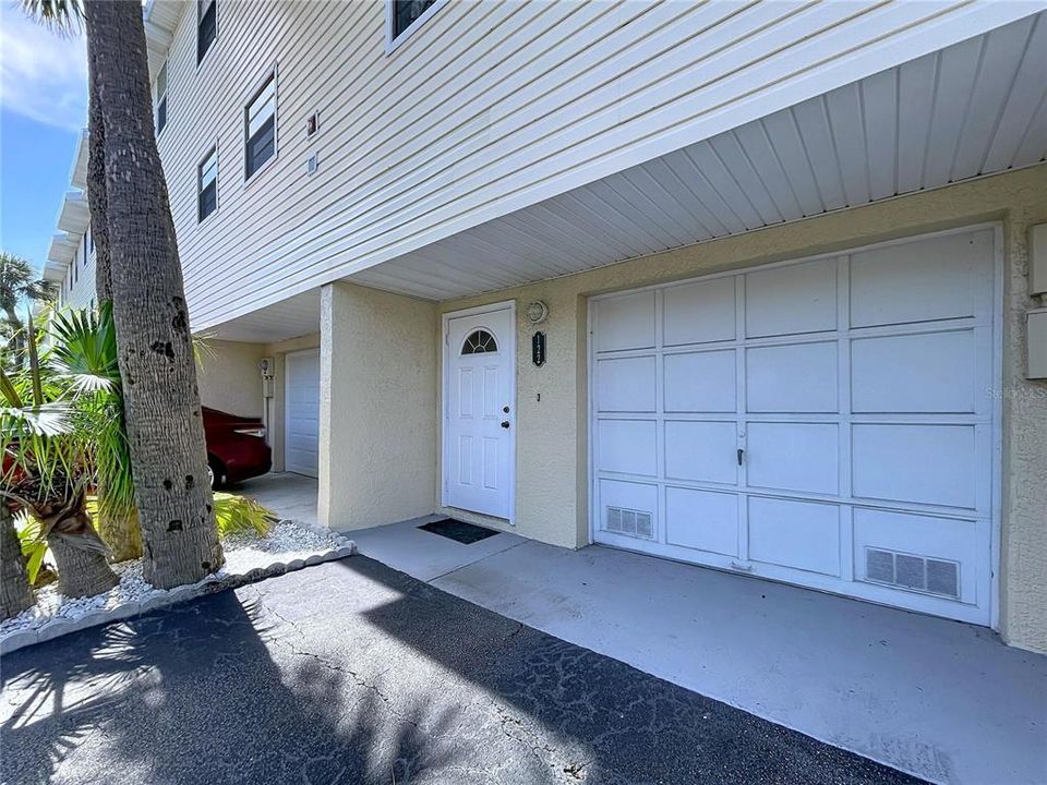 For Sale: $424,900 (2 beds, 2 baths, 1080 Square Feet)