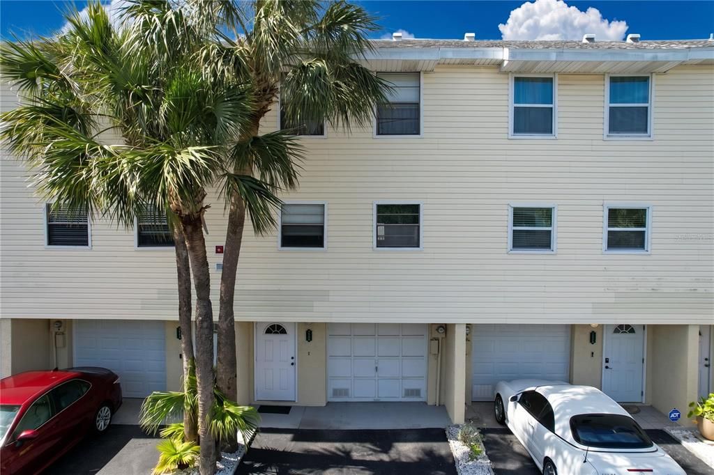 For Sale: $424,900 (2 beds, 2 baths, 1080 Square Feet)