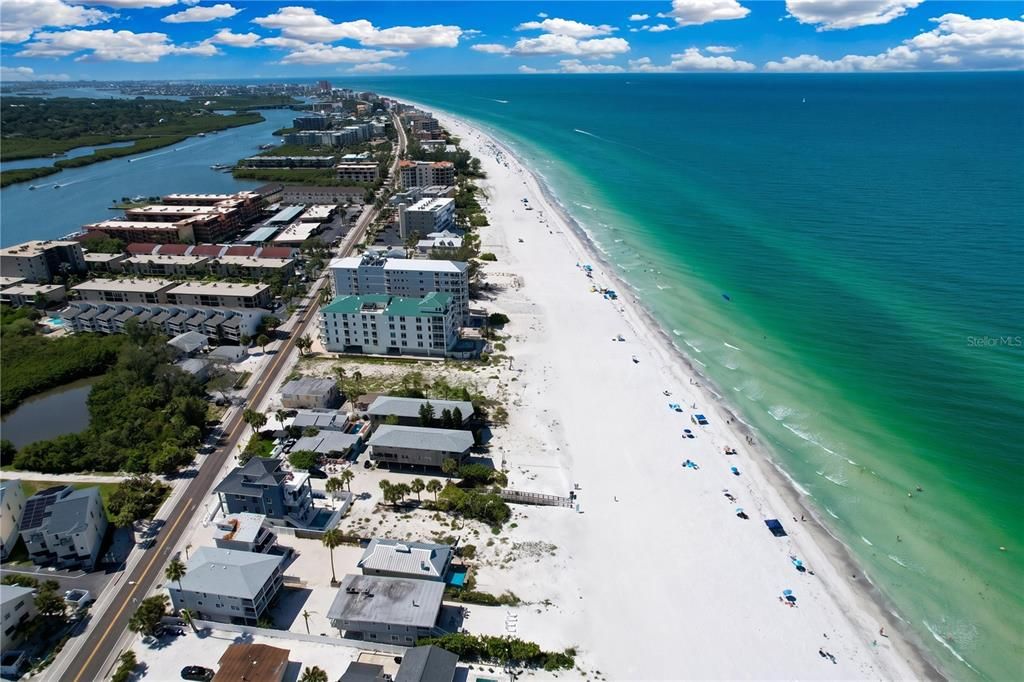 For Sale: $424,900 (2 beds, 2 baths, 1080 Square Feet)