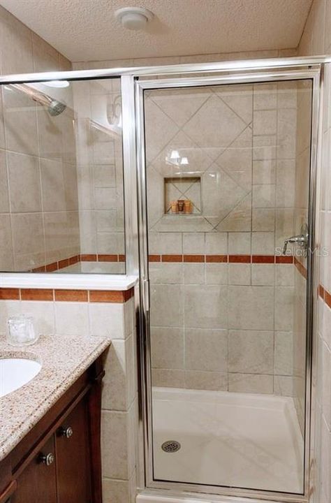 For Sale: $339,000 (1 beds, 1 baths, 678 Square Feet)