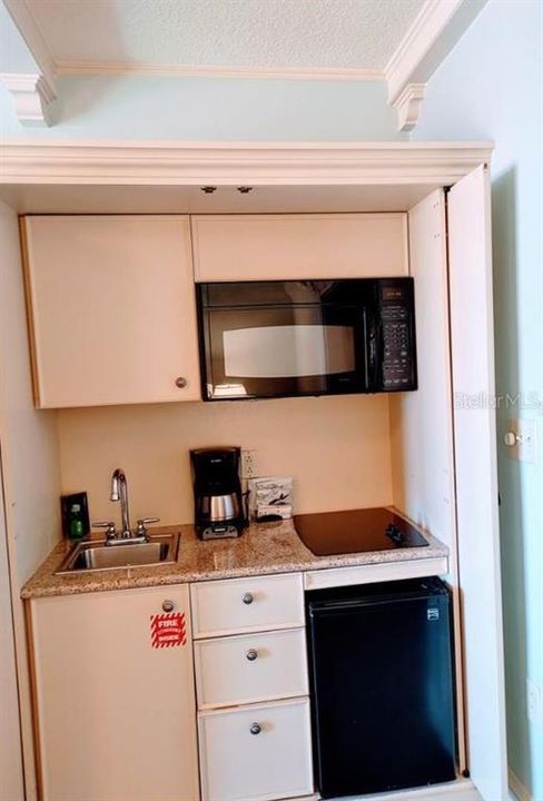 For Sale: $339,000 (1 beds, 1 baths, 678 Square Feet)