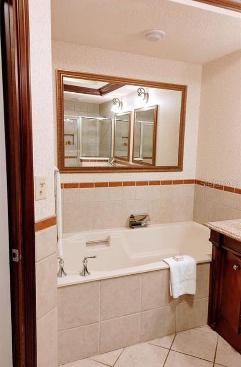 For Sale: $339,000 (1 beds, 1 baths, 678 Square Feet)