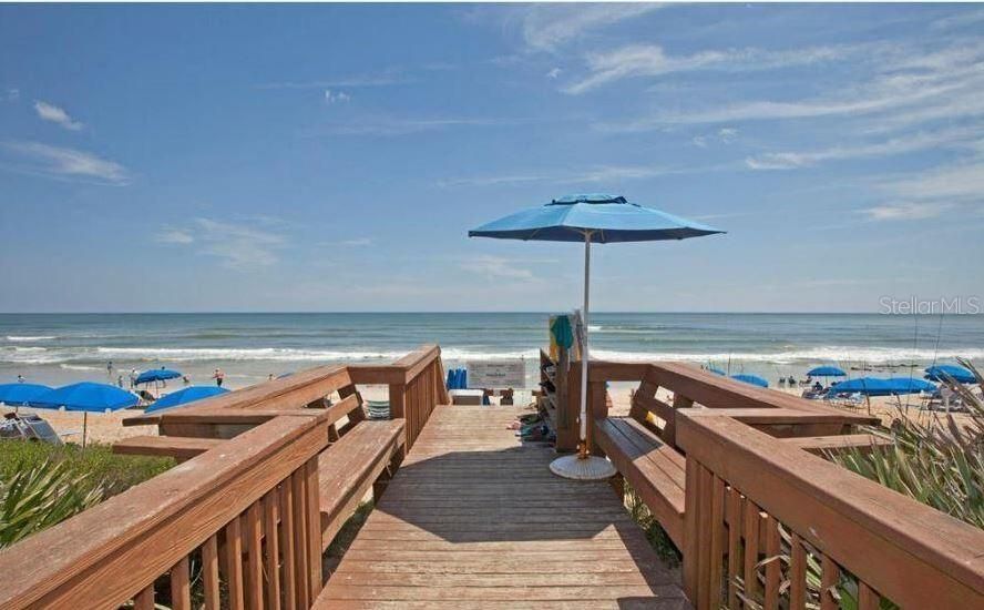 For Sale: $339,000 (1 beds, 1 baths, 678 Square Feet)