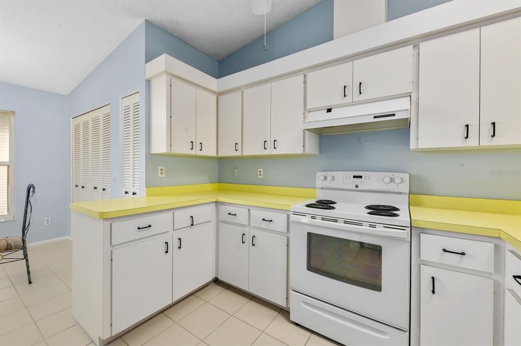 For Sale: $245,000 (2 beds, 2 baths, 1236 Square Feet)