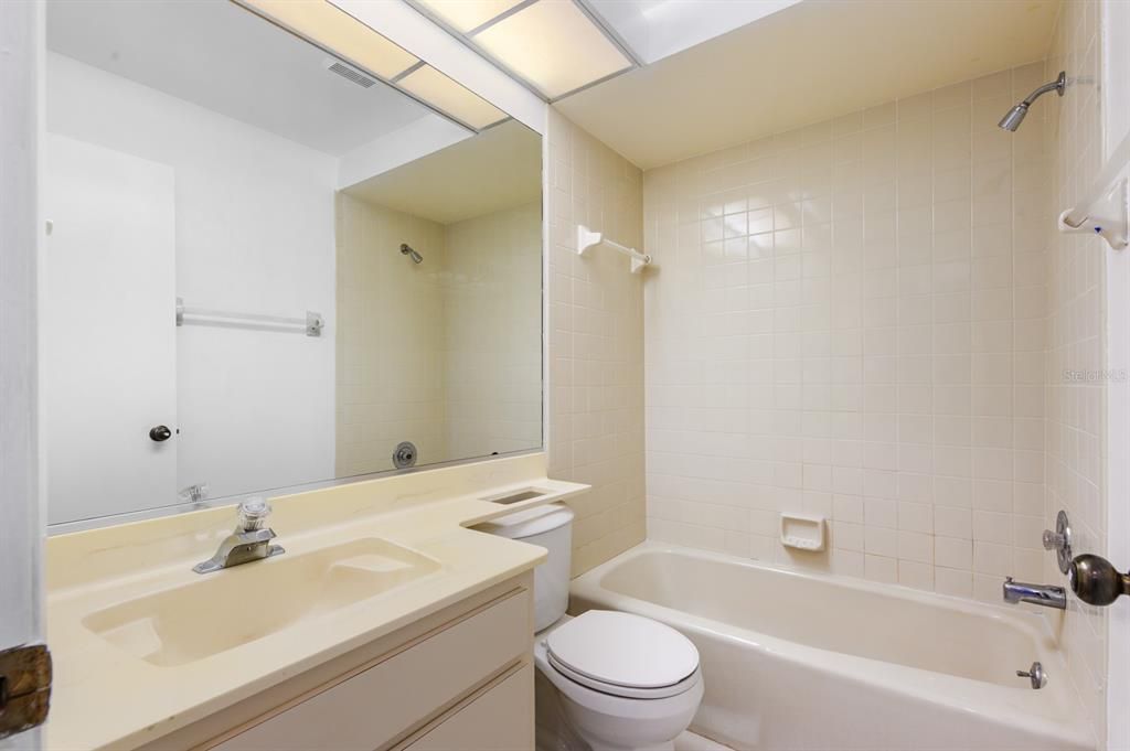 For Sale: $245,000 (2 beds, 2 baths, 1236 Square Feet)