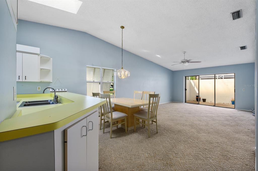 For Sale: $245,000 (2 beds, 2 baths, 1236 Square Feet)