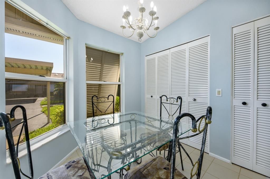 For Sale: $245,000 (2 beds, 2 baths, 1236 Square Feet)